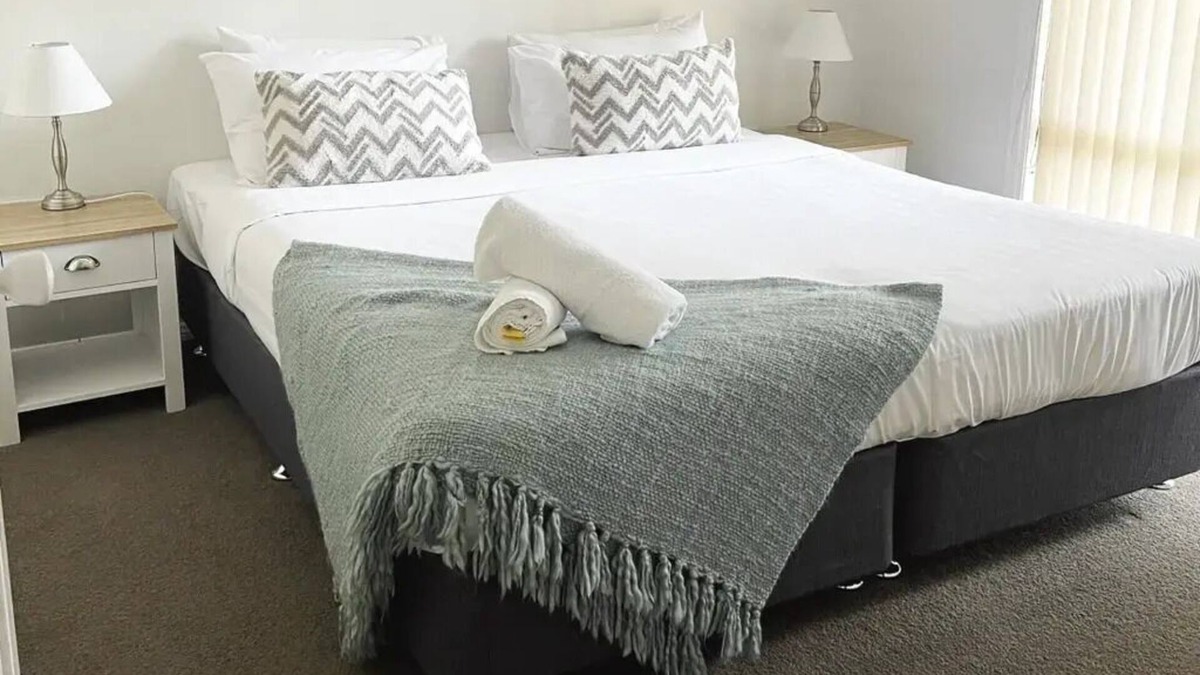 East Wagga Wagga Apartment | Welcome to 'Suburban Bliss: Elegant Villa 1' – Your Serene Retreat