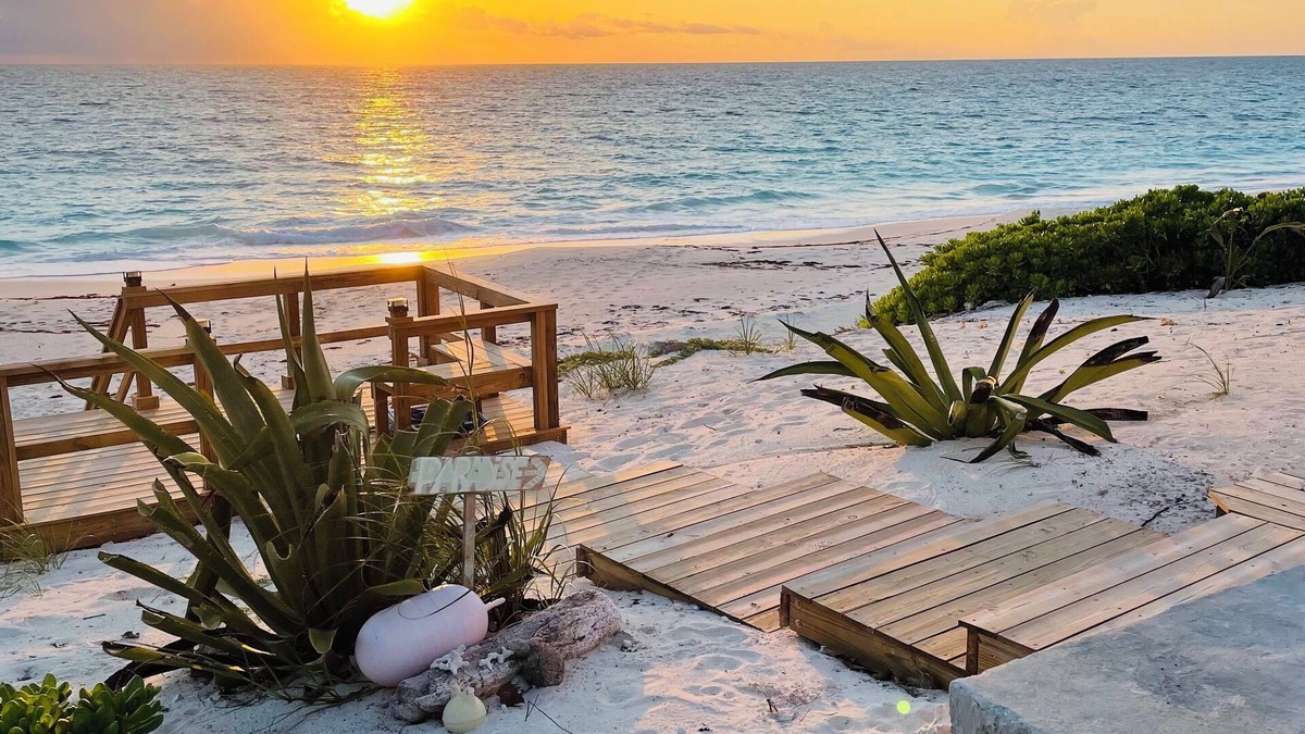 Farmer's Hill House | Welcome to Sugary Sands – a beautifully decorated home on a wide secluded beach!