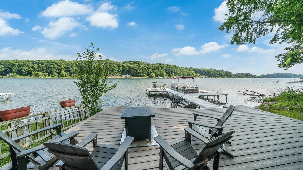 Cloverdale Cottage | Welcome to the 5 horizons Lake House-FREE KAYAK USE- PONTOON AVAILABLE