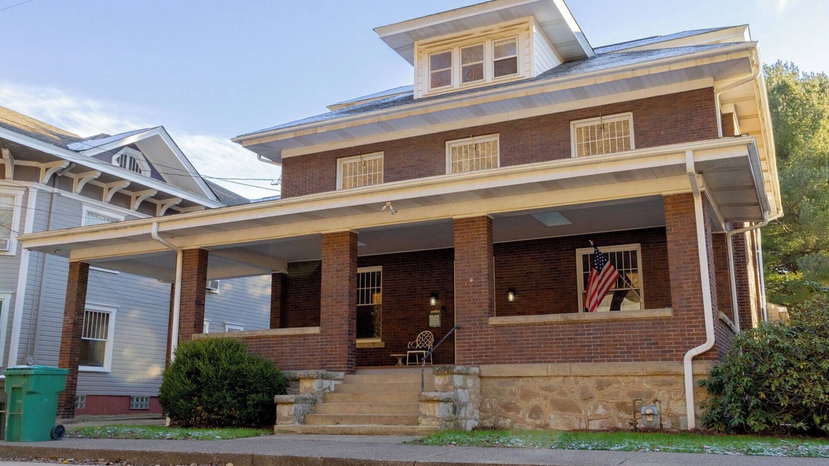 Sutton House | Welcome to The 6 Bedroom Elk Lodge on the Elk River in Sutton, West Virginia!