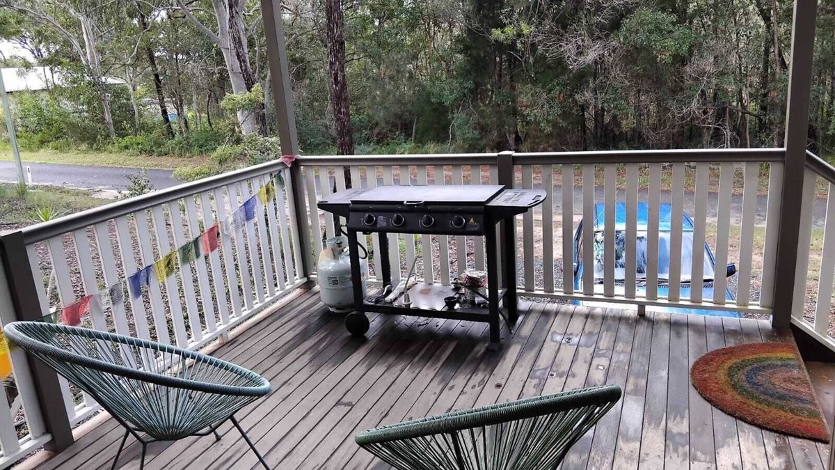 Brisbane Waterfront House | Welcome to the Taj on Russell Island. Come and relax. Just bring yourselve.