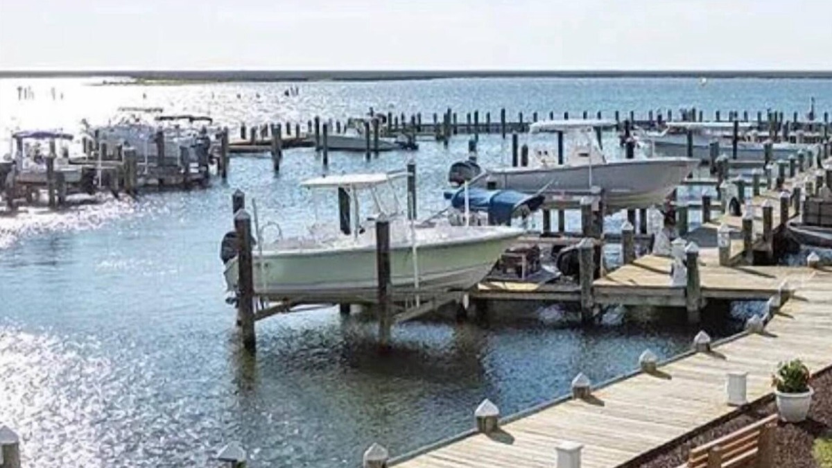 Crisfield Condo | Welcome to the best view in Crisfield! top floor condo!