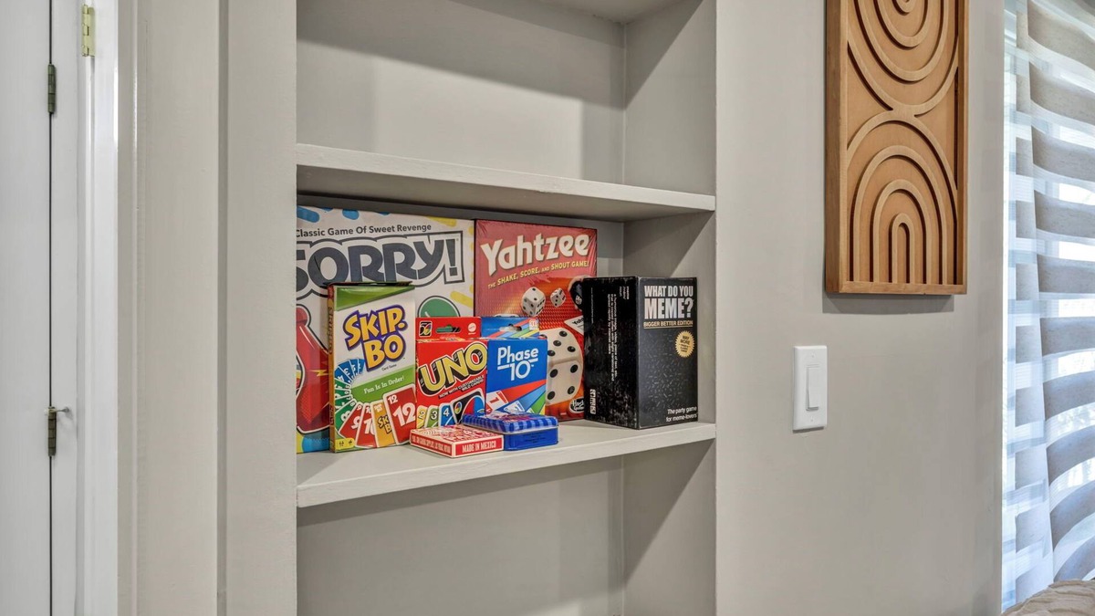 Richmond Heights House | Welcome to the Buckeye Bungalow, sleeps 8 with A/C, Wifi and games in Euclid