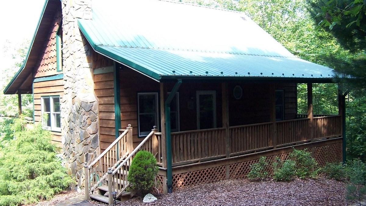 Purlear Cabin | Welcome to the Cozy Moose Cabin- a Romantic Getaway in the High Country! No Pets