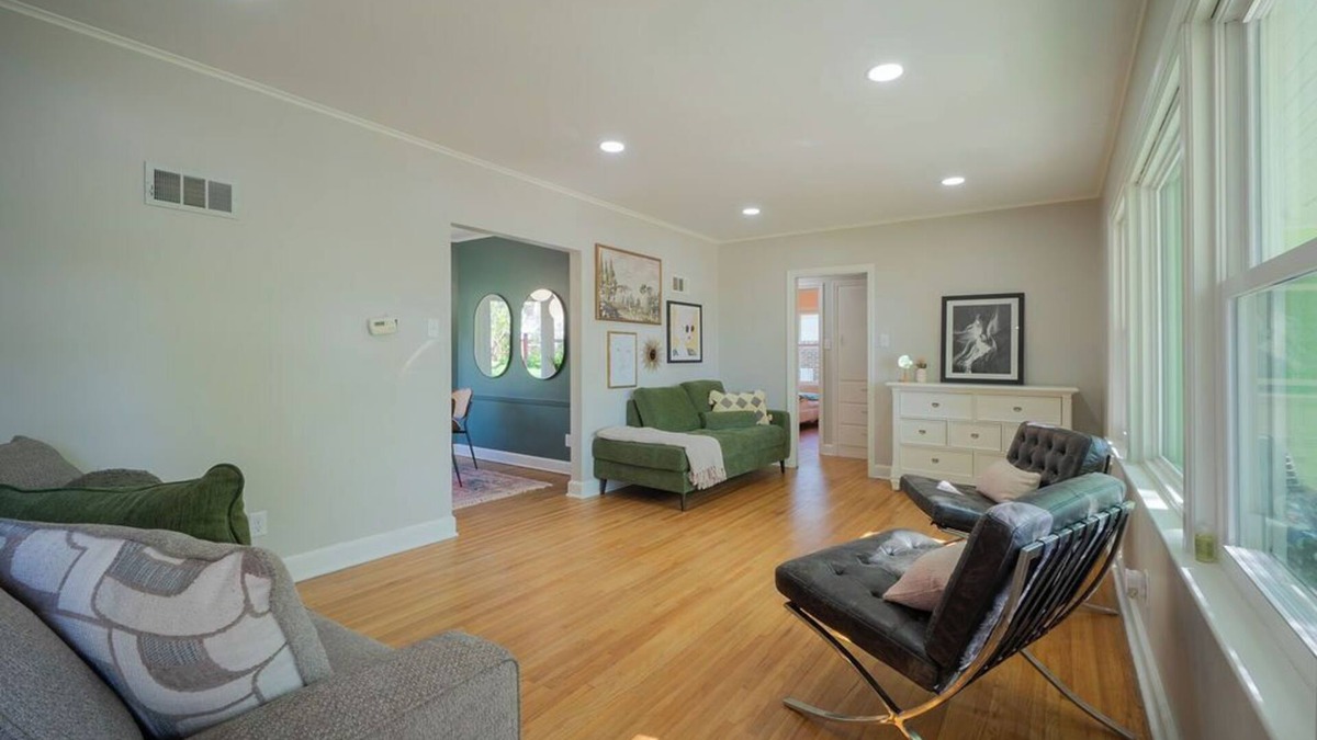 Woodbury County House | Welcome to the Enchanted Porch! Adorable 2 bed, 1.5 bath in Sioux City