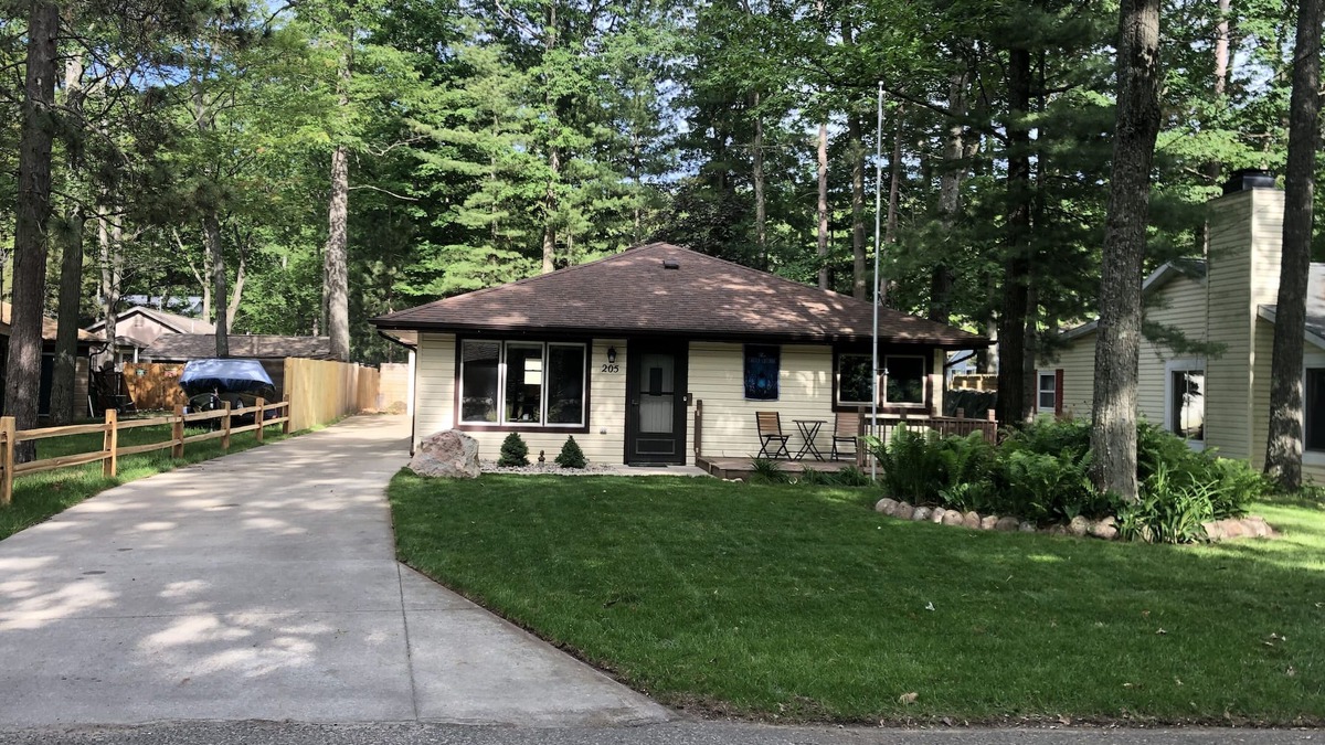 Higgins Lake House | Welcome to The Firefly Cottage at Higgins Lake!