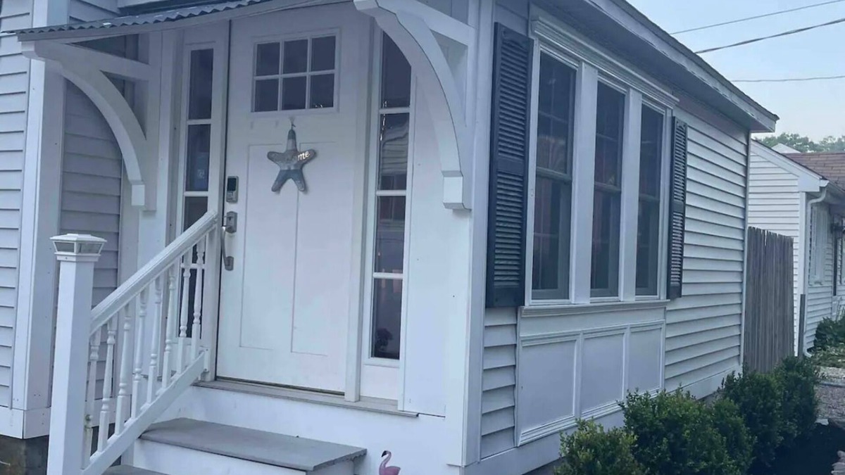 Wareham Center House | Welcome to the Flirty Flamingo Wareham- A cozy cottage