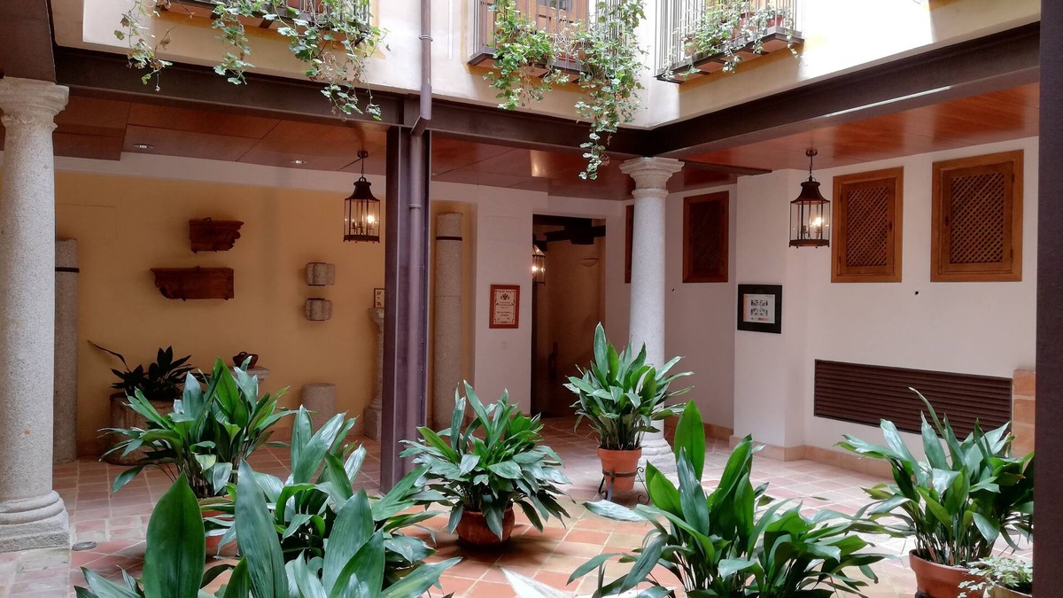 Toledo City Center Apartment | Welcome to the Hear of Toledo. Enjoy it.