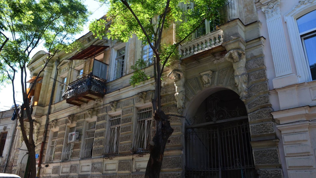 Sololaki Apartment | Welcome To The Historic Centre Of Tbilisi.