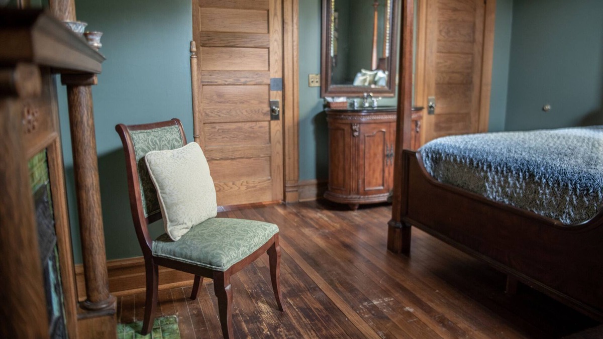 Sutton Bed & Breakfast | Welcome to the historic Elk River Hotel & Cafe! Located riverfront on the beautiful Elk River, and just 2 miles from I-79, you are moments away from all that the Sutton area has to offer. Guest in town to enjoy the gorgeous outdoor scenery and recrea