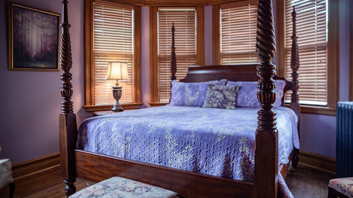 Sutton Bed & Breakfast | Welcome to the historic Elk River Hotel & Cafe! Located riverfront on the beautiful Elk River, and just 2 miles from I-79, you are moments away from all that the Sutton area has to offer. Guest in town to enjoy the gorgeous outdoor scenery and recrea