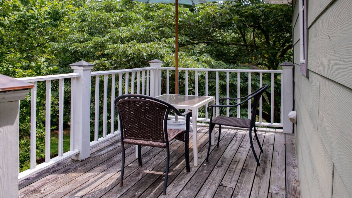 Sutton Bed & Breakfast | Welcome to the historic Elk River Hotel & Cafe! Located riverfront on the beautiful Elk River, and just 2 miles from I-79, you are moments away from all that the Sutton area has to offer. Guest in town to enjoy the gorgeous outdoor scenery and recrea