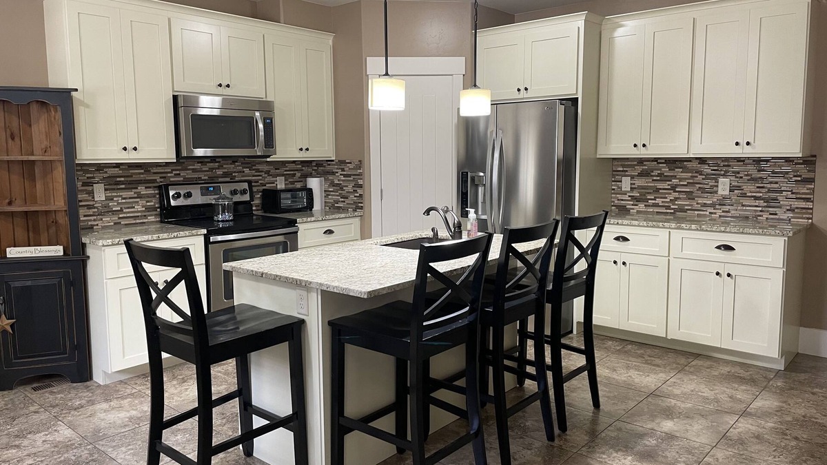 American Fork House | Welcome to The Honey Hive! Spacious, clean, private 2 bedroom basement apartment