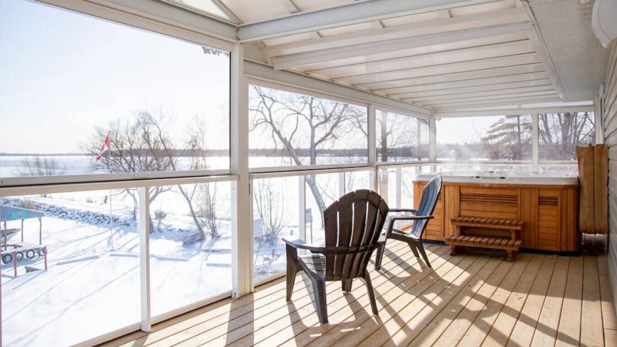 Innisfil House | Welcome to The Lake Loft, your home away from home