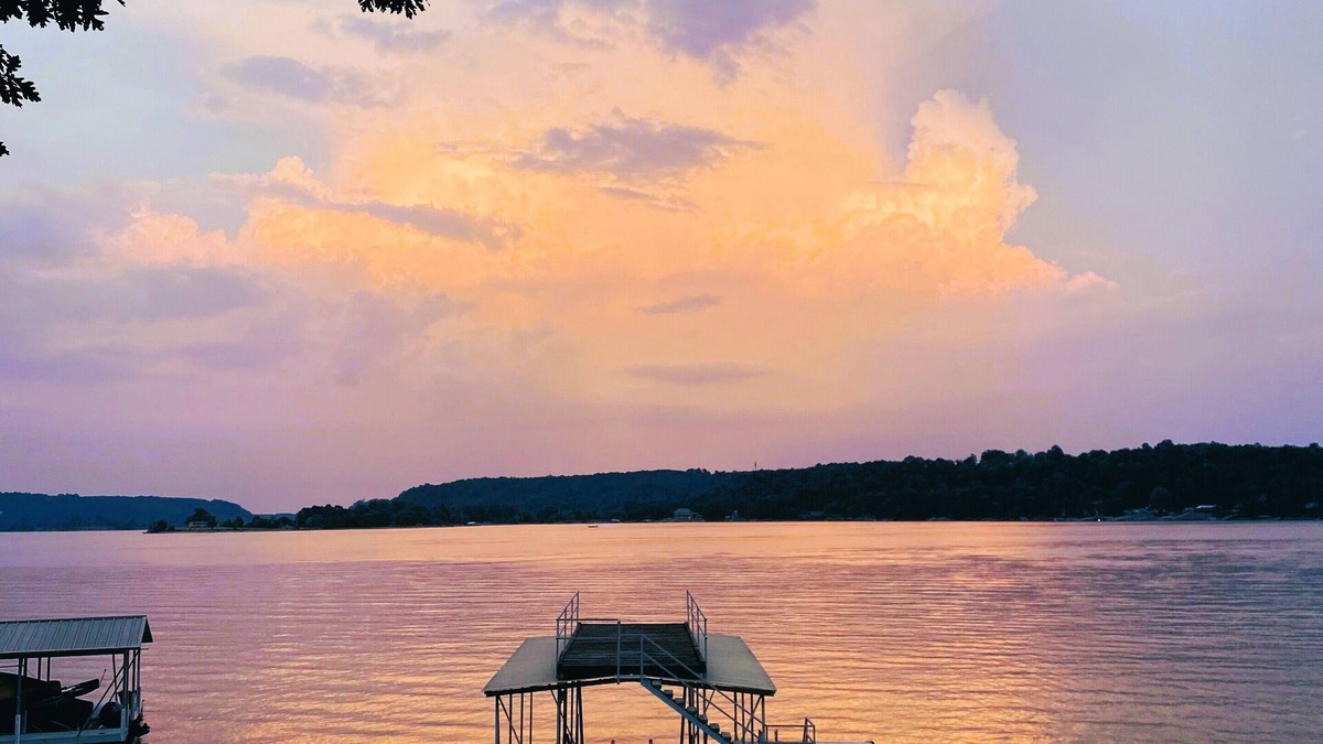 Crane Hill Cottage | Welcome to "The Lilly Pad" Waterfront Resort Cottage at Smith Lake!