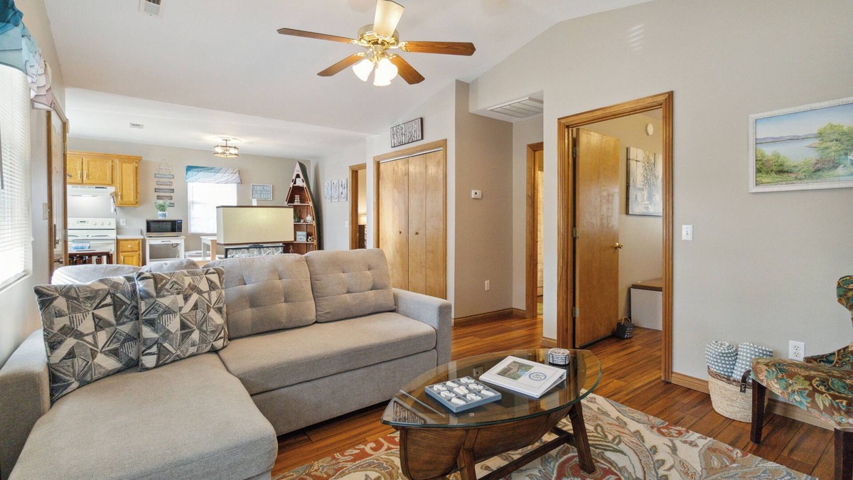 Sloans Valley Cabin | Welcome to “The Love Shack” – Your Perfect Charming Getaway!