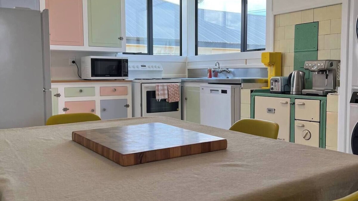 Ranfurly House | Welcome to The Nest Maniototo. Stay cozy in Ranfurly.