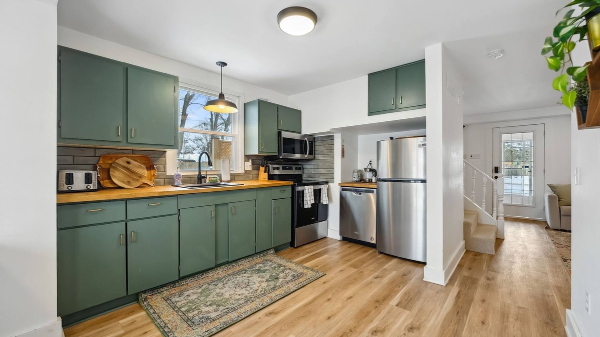 Crystal Beach House | Welcome to The Palms! Your summer retreat ~Hot tub