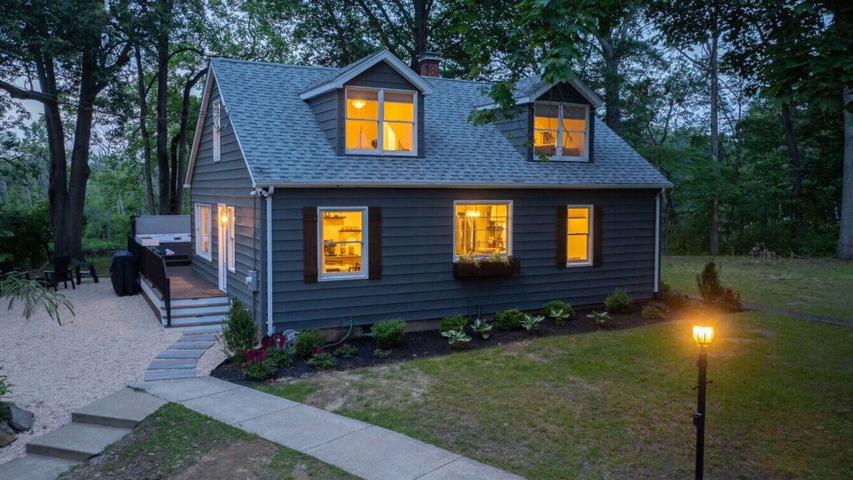 Golts House | Welcome to the secluded waterfront oasis