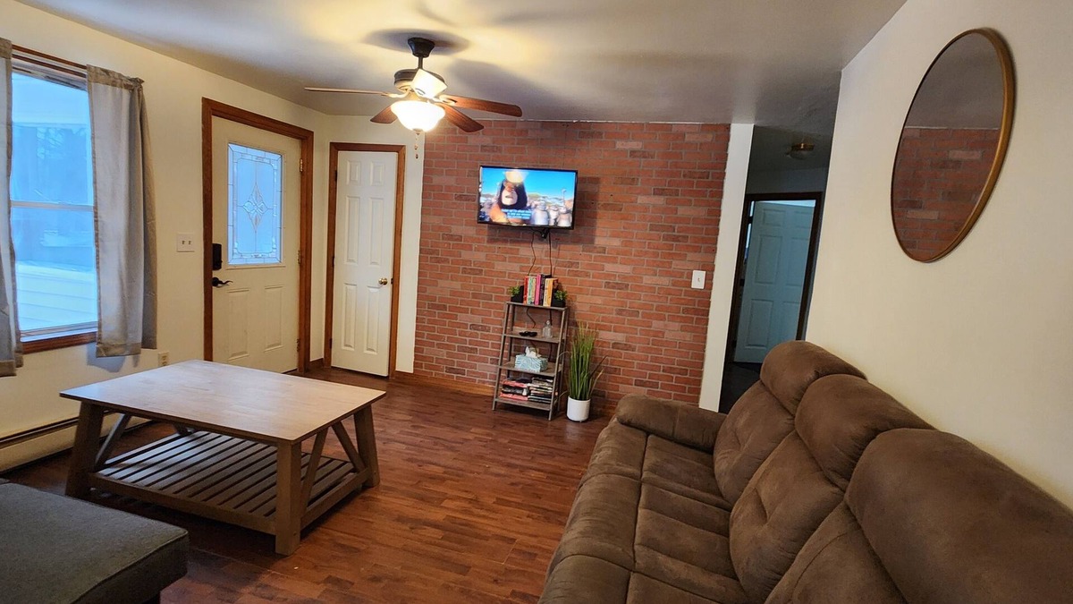 Franklin House | Welcome to the Webster Place! A Charming 3-bedroom house in fabulous Franklin.