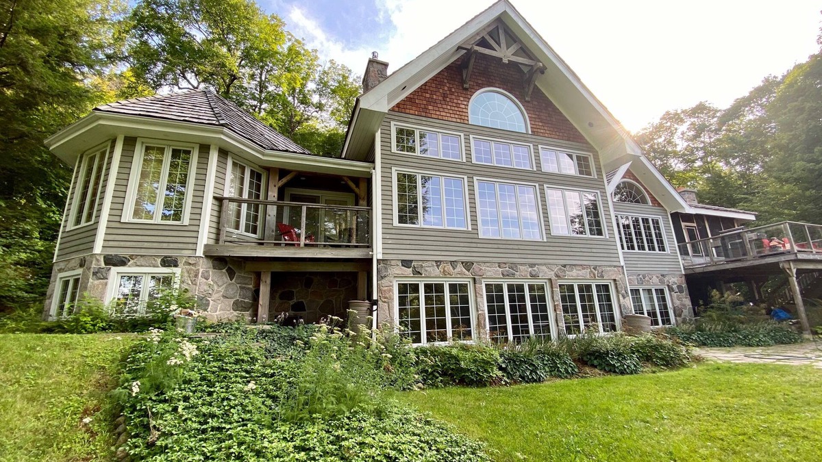 Dorset Cottage | Welcome to this 4,200 sq. ft, 7 bedroom Cottage on Lake of Bays! Sleeps 16