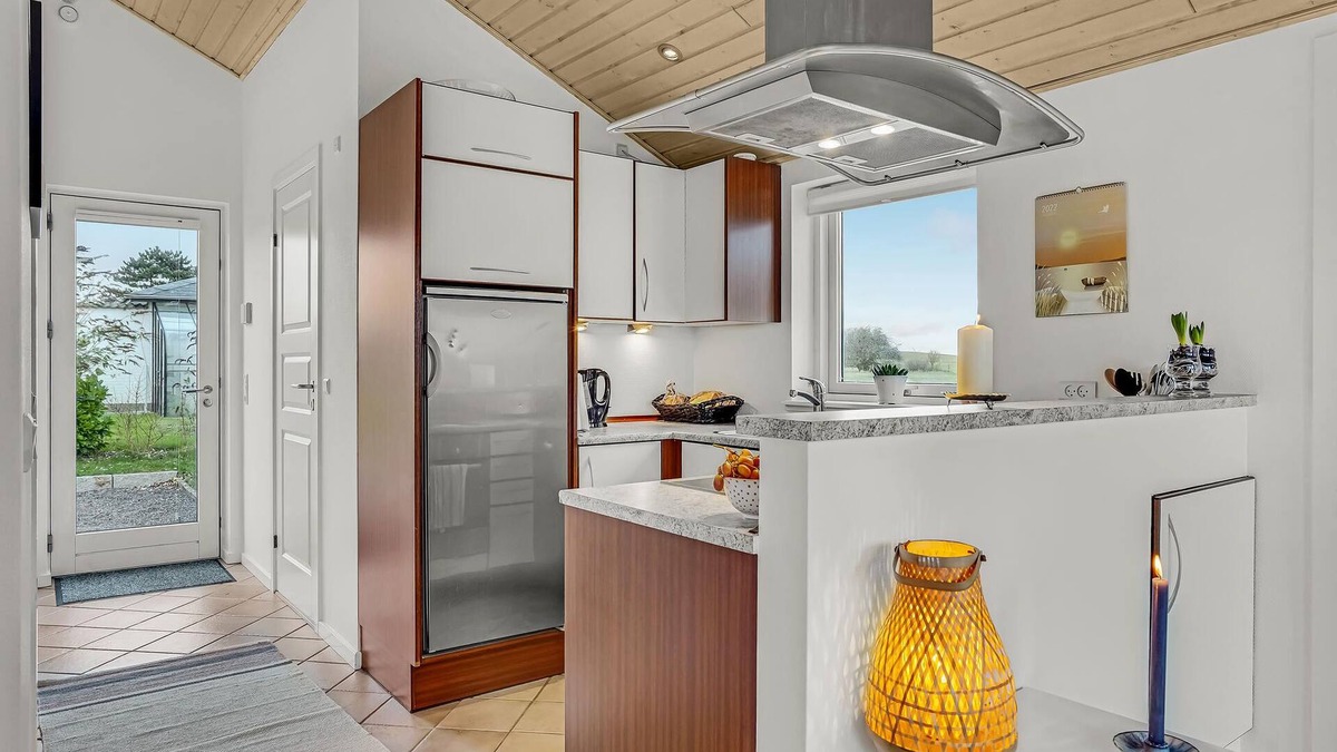 Frolunde House | Welcome to this charming cottage close to the sea and beach.
