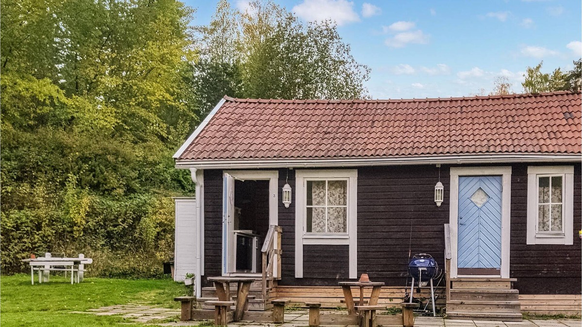 Stavsjo House | Welcome to this charming cottage on the lake!
