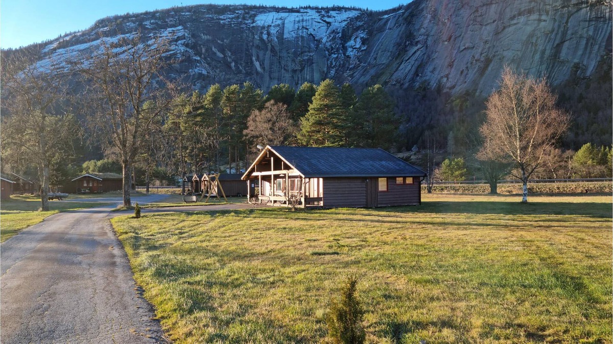 Valle Municipality House | Welcome to this great cottage in a beautiful setting with mountain views.