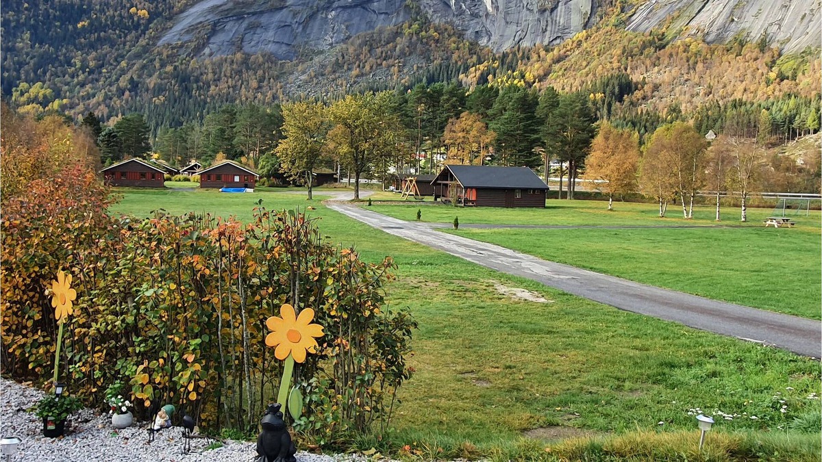 Valle Municipality House | Welcome to this great cottage in a beautiful setting with mountain views.
