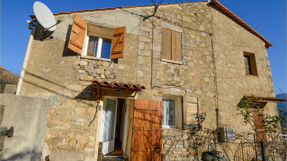 Lopigna House | Welcome to this traditional village house in a typical Corsican village in the mountains.
