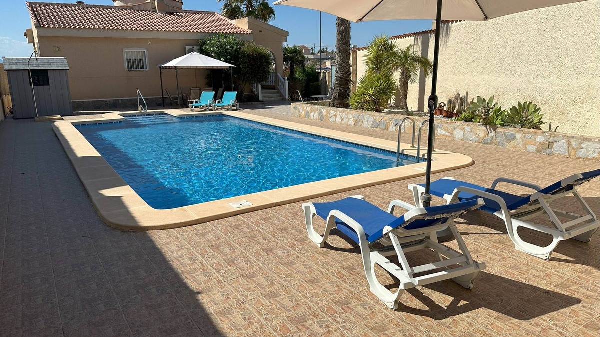Rojales Villa | Welcome to Villasol, a spacious villa with private pool!