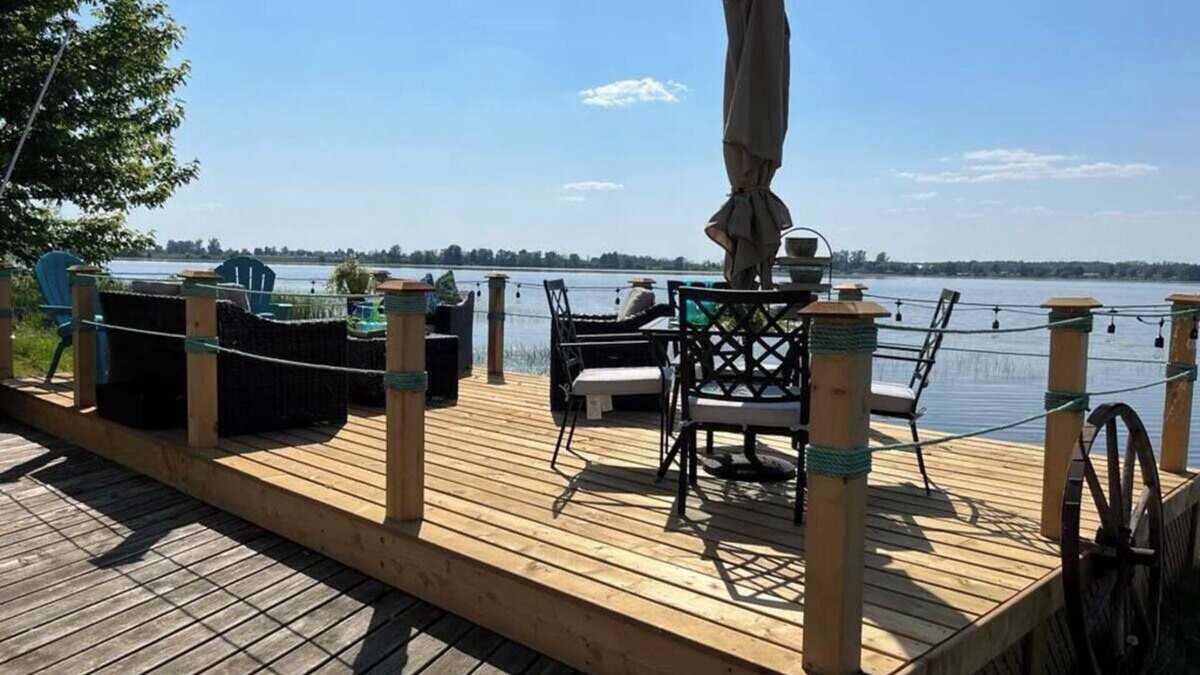 Merrickville-Wolford Cottage | Welcome to "Vista Del Rio"