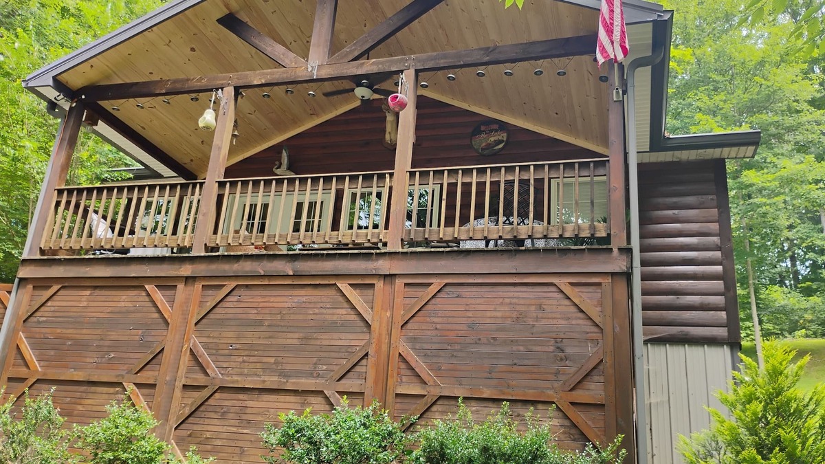 Mammoth Cave Cottage | Welcome to Whipsaw a beautiful cottage ,just a 5 minute walk to see the lake!