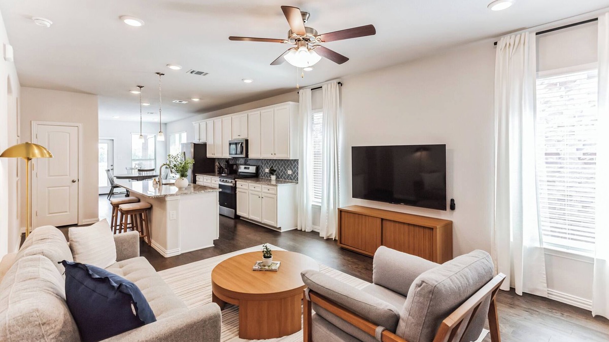 Justin House | Welcome to Your Home-Away-From-Home in Charming Justin, Texas!