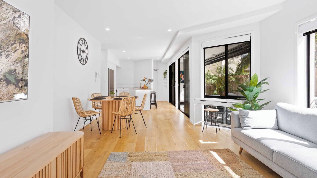 Burleigh Heads Apartment | Welcome to your ideal holiday escape in vibrant Burleigh Heads!
