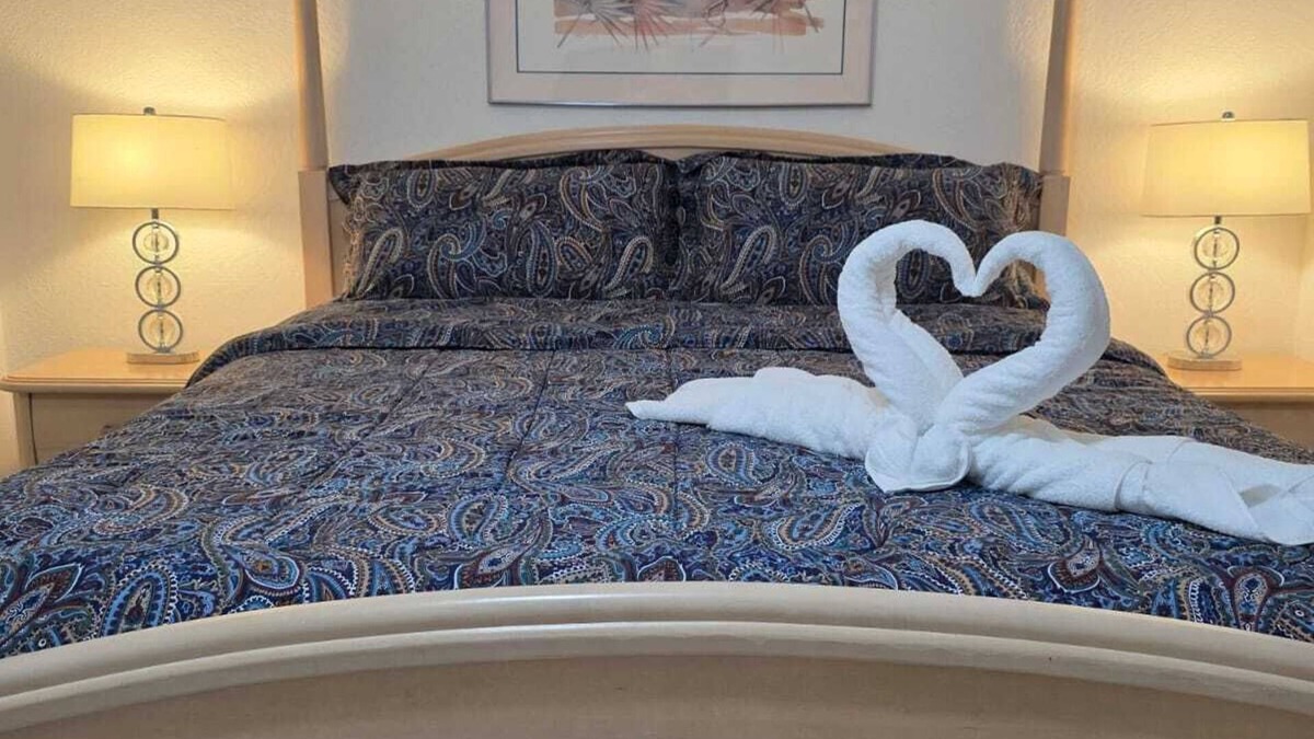 Tampa Apartment | Welcome to your perfect getaway! This fully furnished retreat features a spacio