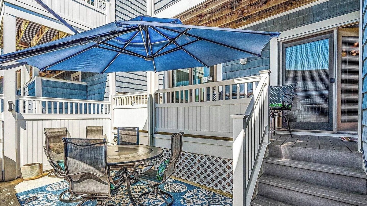 Heron Harbour Isle Condo | Welcome to your SPLASH PAD! Pools, walk to the beach and private courtyard