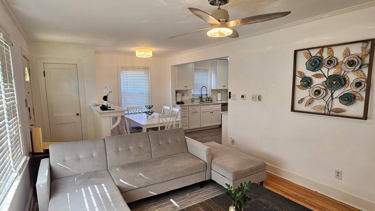 Mosby House | Welcome to Your Tranquil Retreat in Northside.