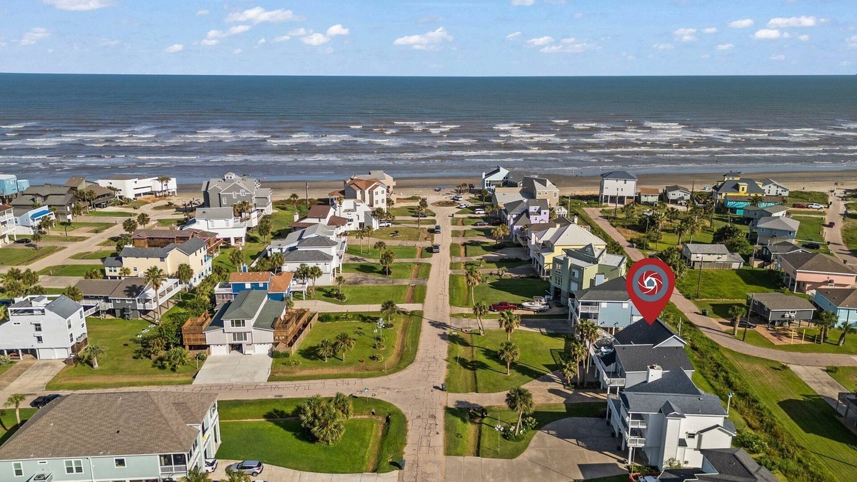 Pirates Beach House | Welcome to your ultimate seaside escape!