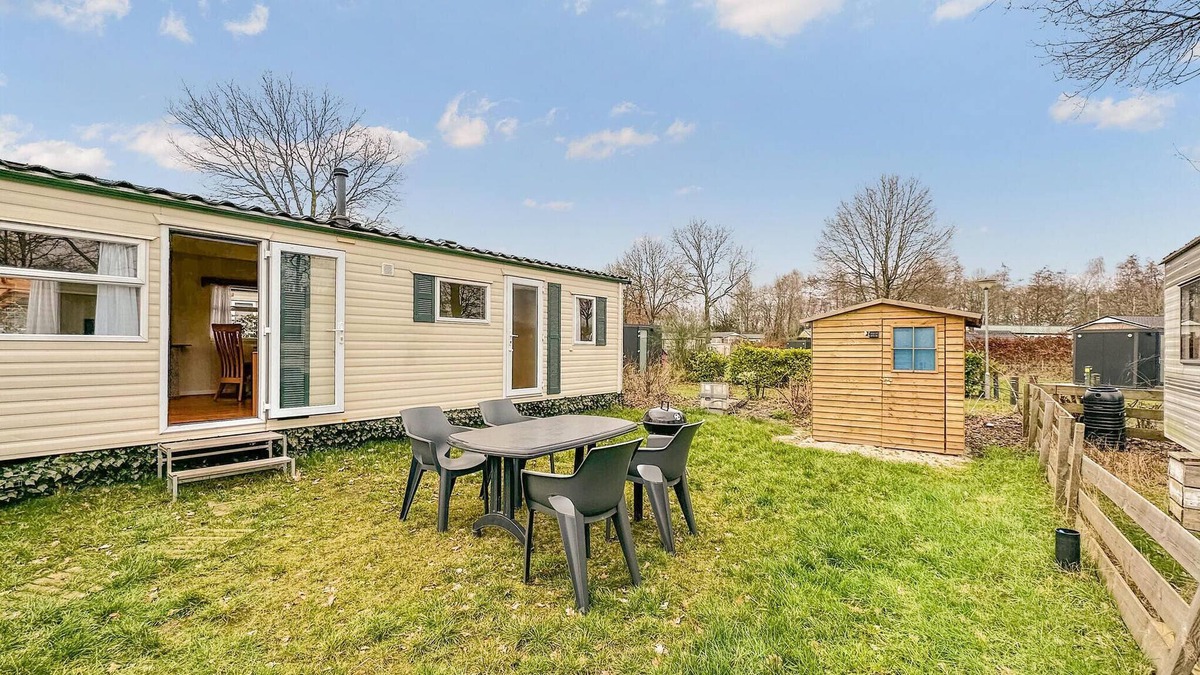 Veldhoek House | Welcome to your vacation in this inviting vacation home with plenty of activity options.