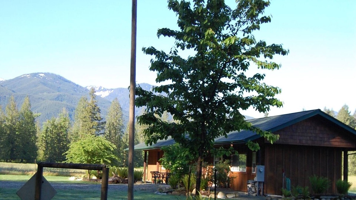 Concrete House | Welcome to your year-round mountain getaway and historic ranch in the foothills of the North Cascades!
