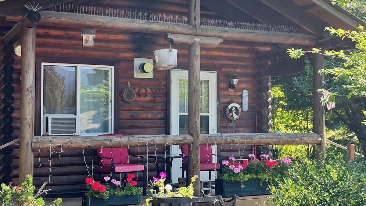 Concrete Cabin | Welcome to your year-round mountain getaway and historic ranch in the foothills of the North Cascades!