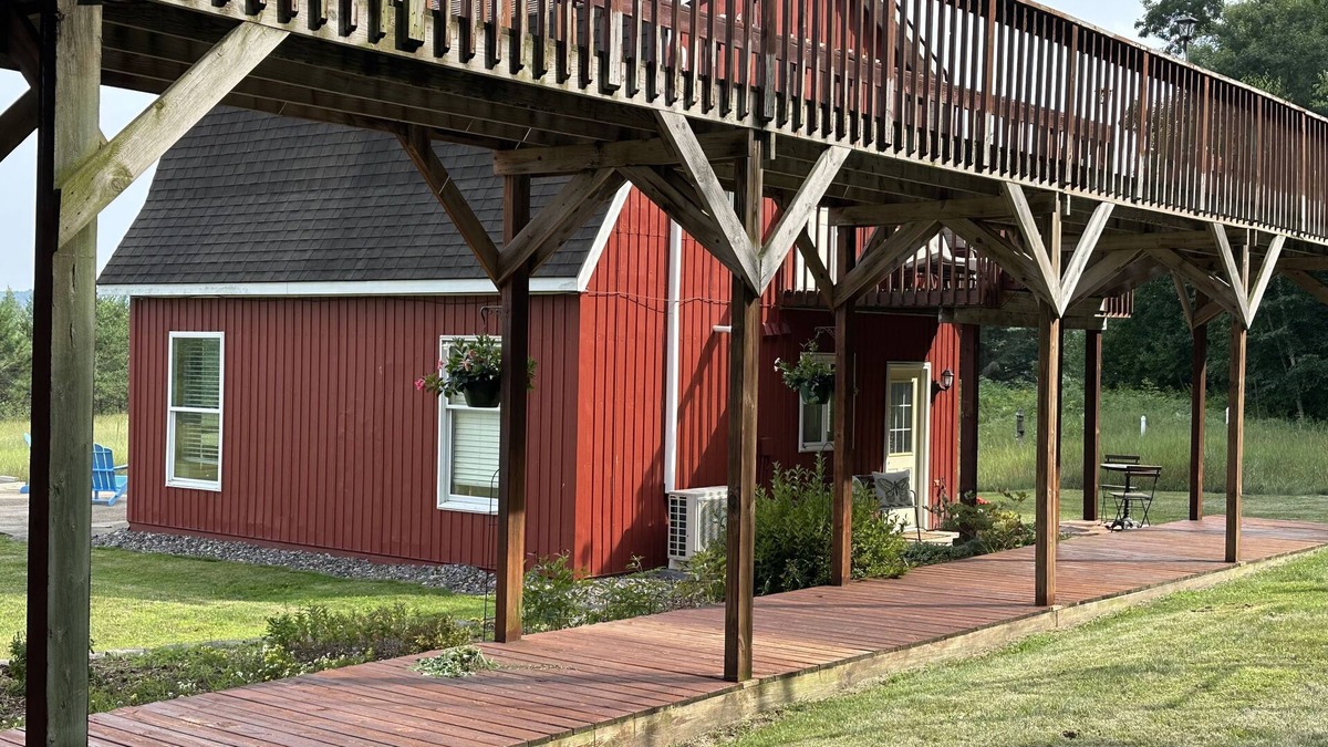 Sand Creek House | Welcome to ZenFrieda. Escape to the country and enjoy our sauna/cold tub area!