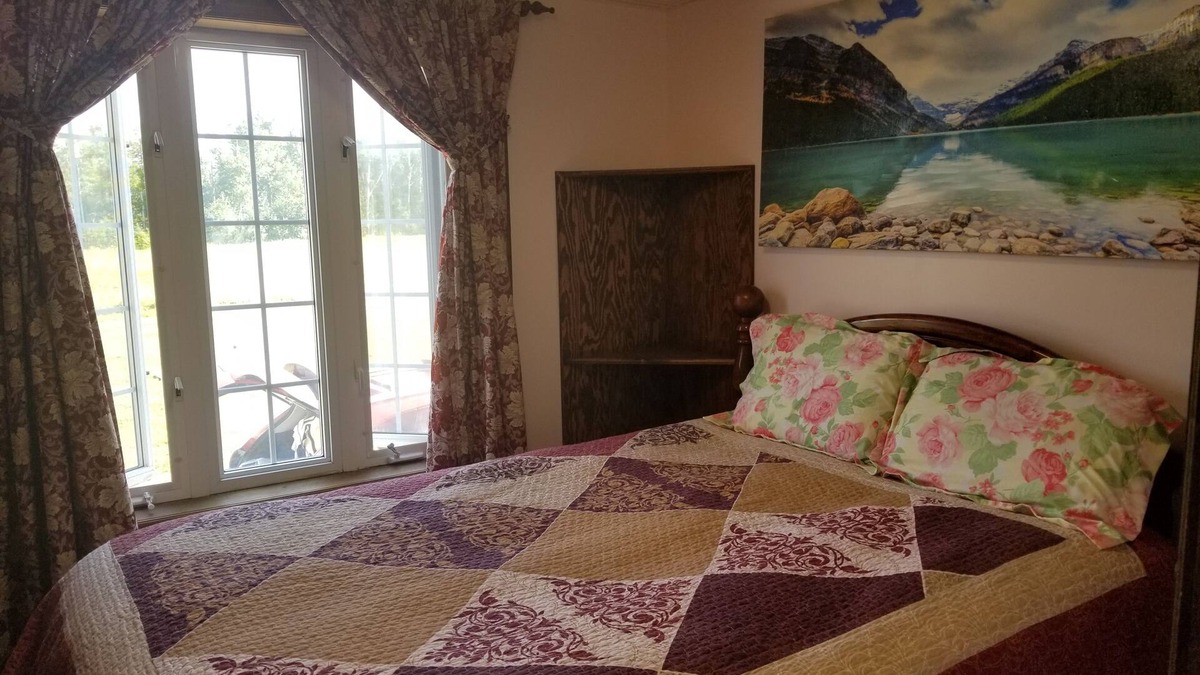 Petite-Riviere-de-l'Ile Apartment | Welcome🌞1 bedroom apartment in the house, up to 2 guests, with nature around