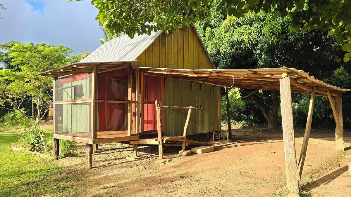 Hopkins Cottage | Welcoming 1-bedroom rustic cottage in Hopkins Village