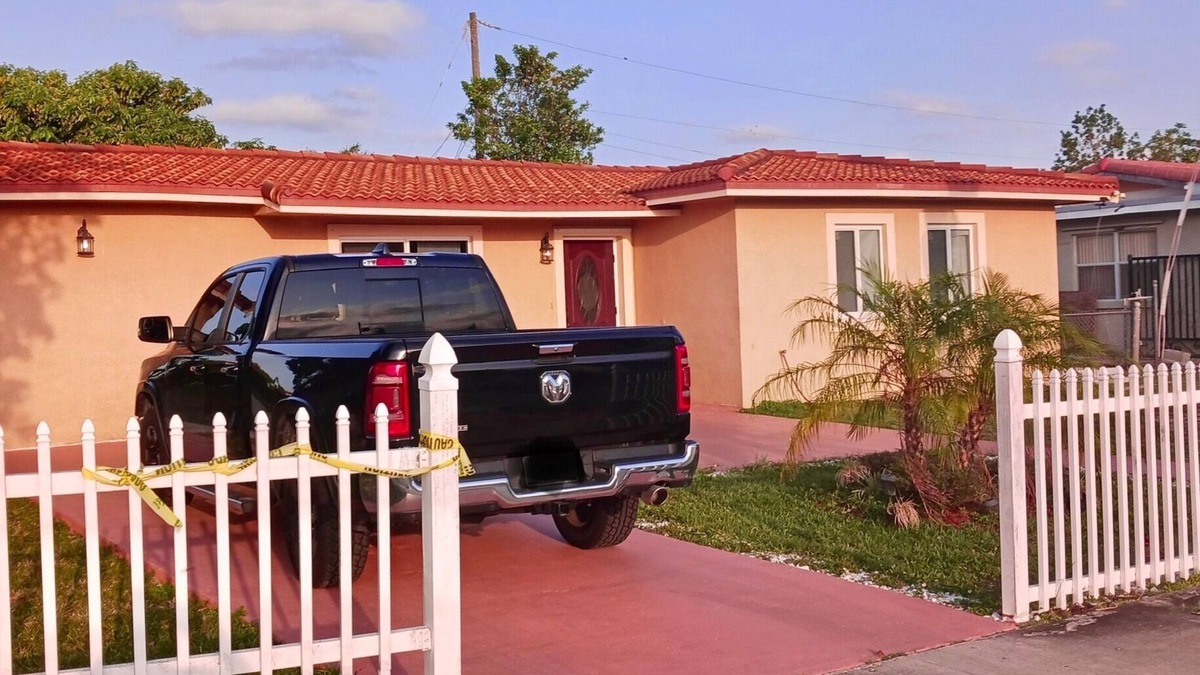 Hialeah Apartment | Welcoming 2 bedroom 1 bath cottage in large home with own entrance and parking