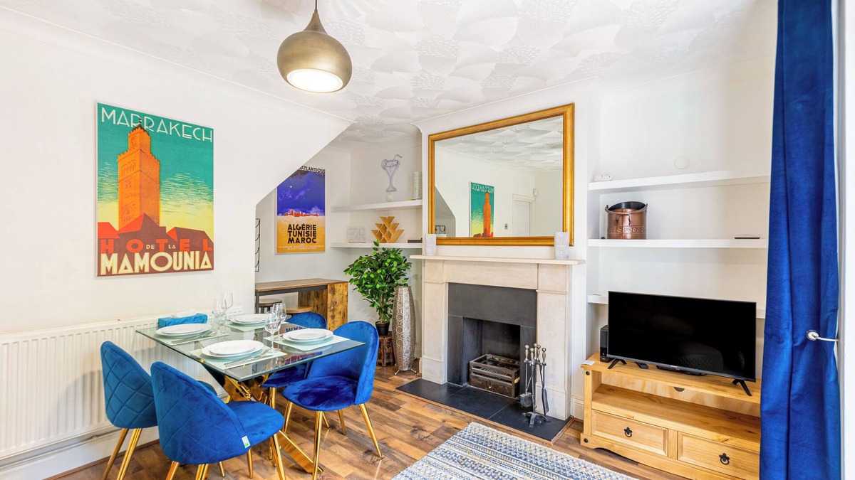 Hoxton West Apartment | Welcoming 2-storey 2BR w/Garden near Angel Street