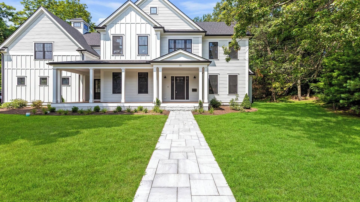 Andover House | Welcoming 2025 built: 4-bedroom 3.5-bath modern farm house @ charming Andover