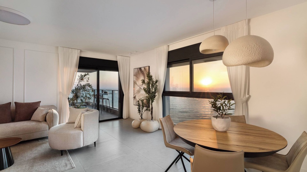 Netanya Apartment | Welcoming 4-bedroom apartment in Netanya facing the beach