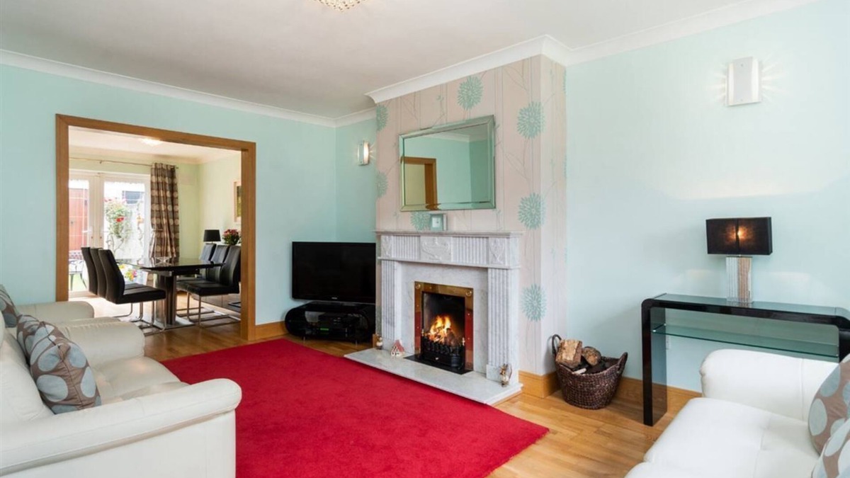 Schollarstown House | Welcoming 4-bedroom house with WiFi in Dublin